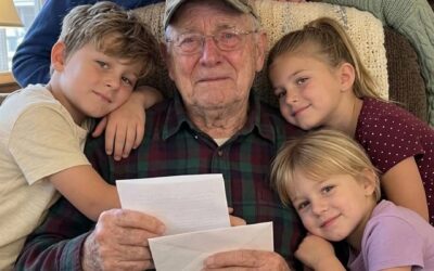 Postanowiliśmy adoptować naszego 85-letniego sąsiada po śmierci jego żony – zanim odpowiedział, powiedział: „Muszę się do czegoś przyznać”